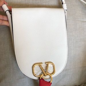 New Valentino cross body bag ivory V-ring